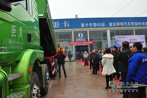 陜汽重卡重慶地區(qū)舉行新M3000自卸車上市發(fā)布會