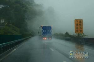 風(fēng)雨兼程 奔馳卡車荊州到成都油耗測試