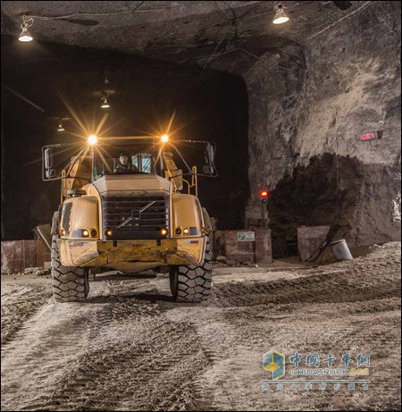 沃爾沃鉸接式卡車助力建材巨頭筑環(huán)保大道