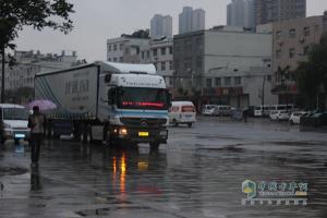 風(fēng)雨無阻 奔馳卡車成都到陜西油耗測試