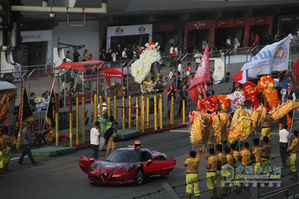 依維柯Stralis榮耀領(lǐng)跑上海站2014世界房車錦標賽