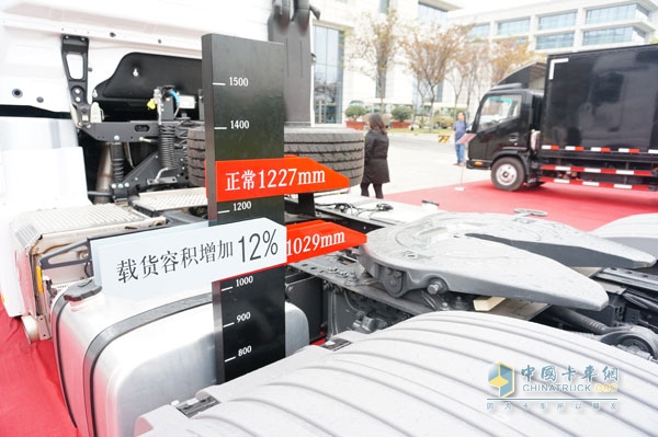 奔馳Actros 1841低底盤牽引車載貨容積增加12%