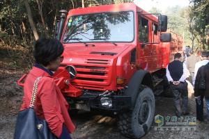 近距離感受越野之王烏尼莫克救援車(chē) 超越期待不負(fù)眾托