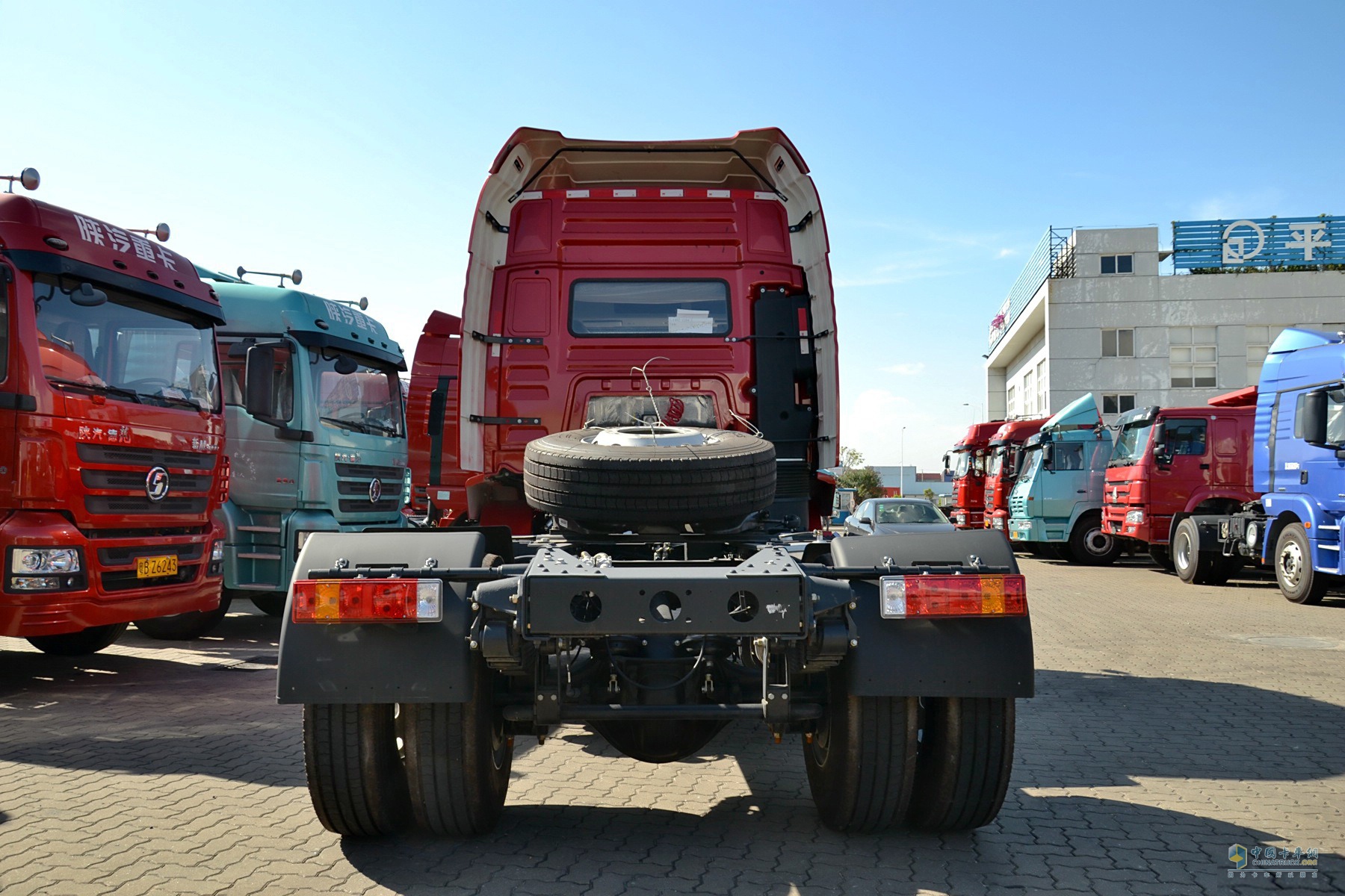 陜汽 德龍新M3000 濰柴375馬力 6×2 國(guó)四 自卸車(chē)