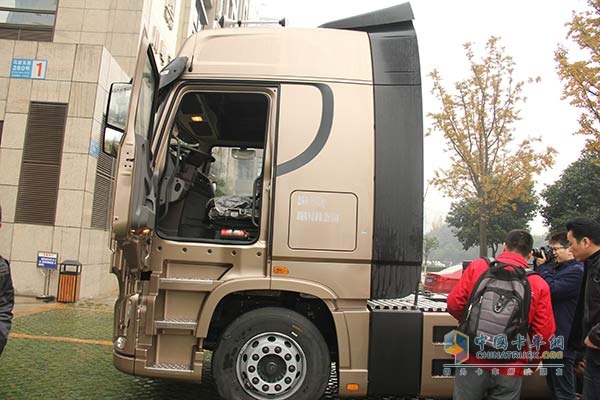 東風商用車 天龍旗艦 480馬力 6x4 國四 高配牽引車