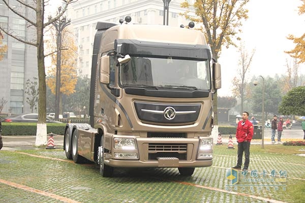 東風商用車 天龍旗艦 480馬力 6x4 國四 高配牽引車