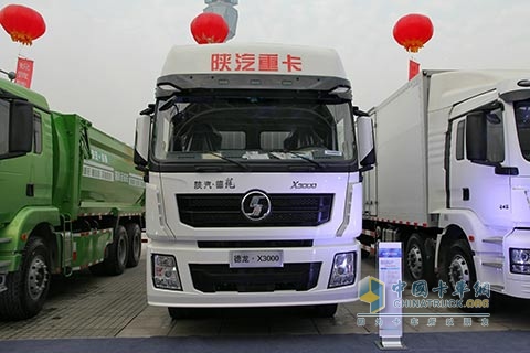 陜汽 德龍X3000 245馬力 6X2 國(guó)四 廂式載貨車