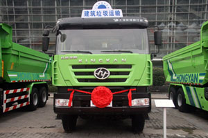 上汽依維柯紅巖新金剛 6×4 310馬力國(guó)Ⅳ城市渣土車(chē)