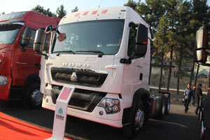 中國(guó)重汽 豪沃T5G 346馬力 6X4 國(guó)四牽引車