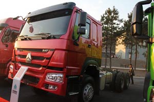 中國(guó)重汽 豪沃 340馬力 6X4 國(guó)四牽引車