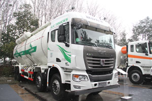 聯(lián)合卡車 玉柴400馬力 8X4LNG粉罐運輸車