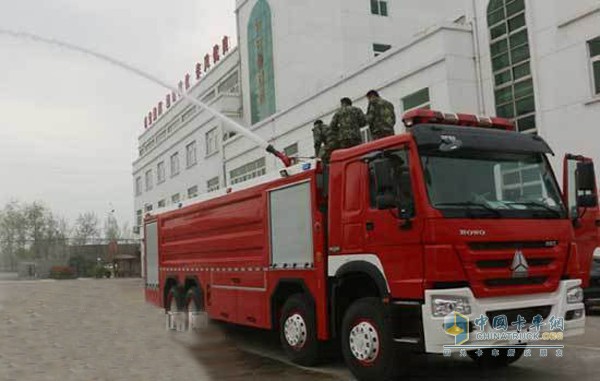 中國(guó)重汽底盤消防車