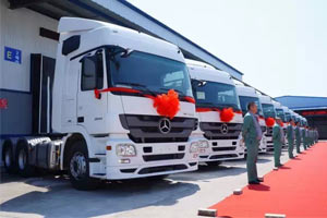 10輛奔馳Actros 2644交付哈爾濱龍港物流