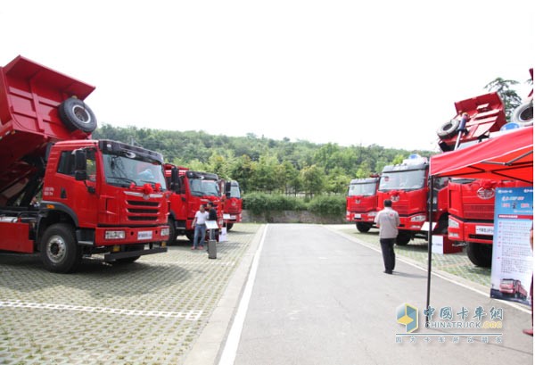 一汽解放6X4自卸車