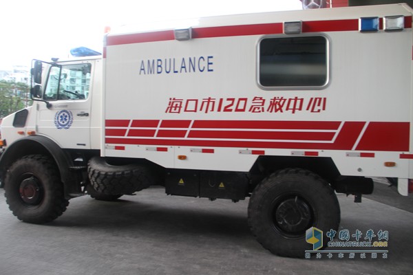 梅賽德斯-奔馳烏尼莫克（Unimog）U4000 4X4全地形救護(hù)車底盤(pán)