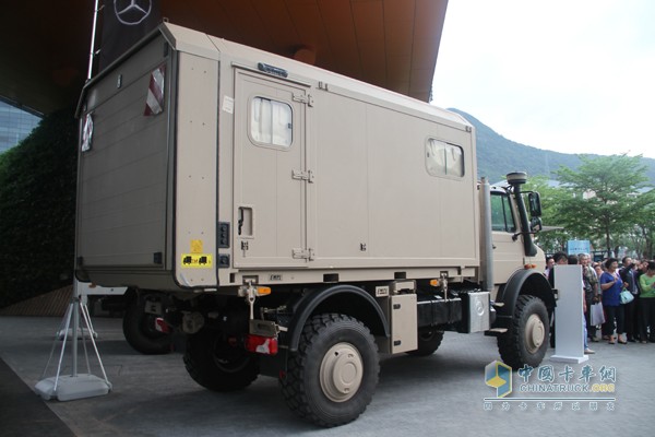 梅賽德斯-奔馳烏尼莫克（Unimog）U5000 4X4移動(dòng)維修車(chē)底盤(pán)