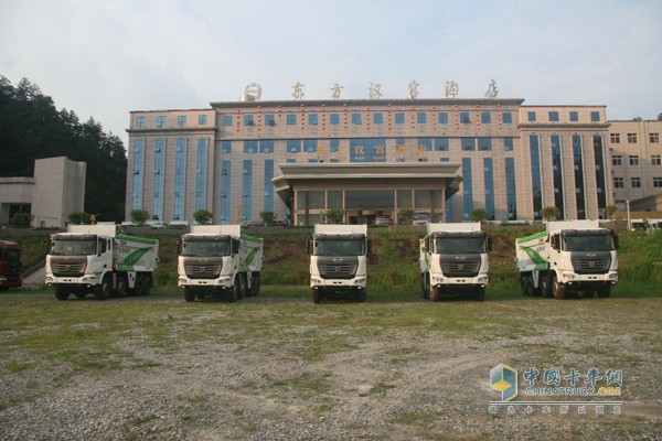 聯(lián)合卡車攜手馳田金鋼推出中國首款4軸智能環(huán)保渣土車