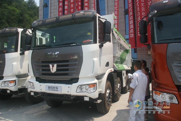 聯(lián)合卡車攜手馳田金鋼推出中國首款4軸智能環(huán)保渣土車