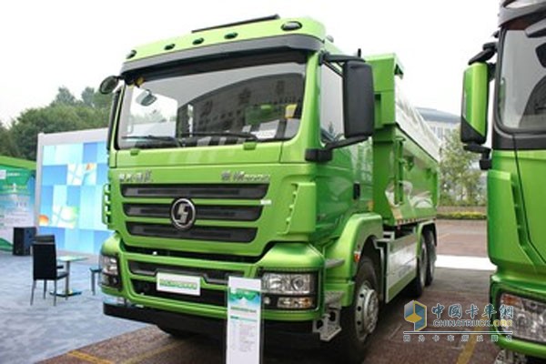 陜汽 德龍新M3000重卡 336馬力 6X4 LNG新型渣土車(chē)