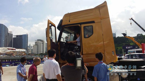 一部好卡車 乘龍H7亮相東盟博覽會(huì)