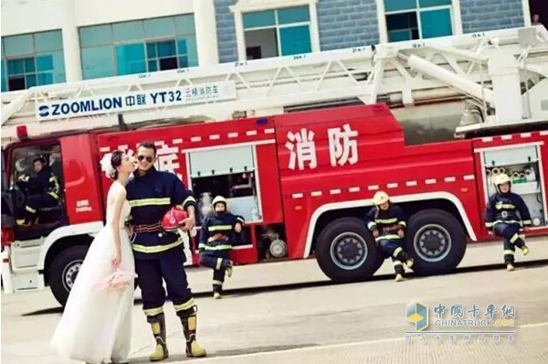 奔馳卡車 專用車 云梯消防車