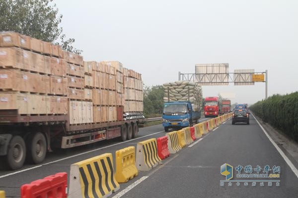 路遇修路復雜路況