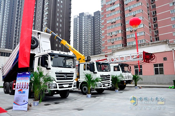 陜汽油田特種車