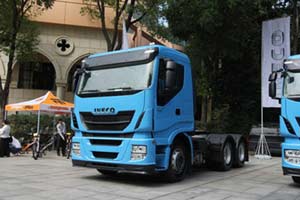 依維柯 Stralis Hi-Way 500馬力 6X4 牽引車