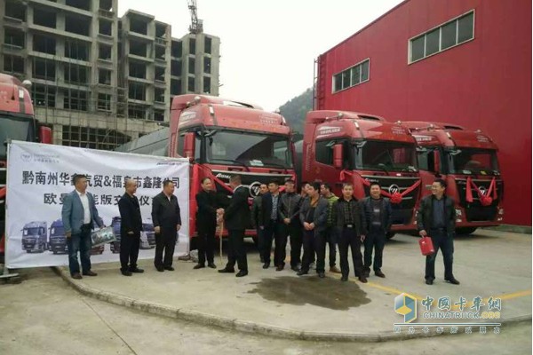 鑫隆化工采購8臺歐曼GTL超能版牽引車在當(dāng)?shù)匚；袌鲆鸩恍∞Z動