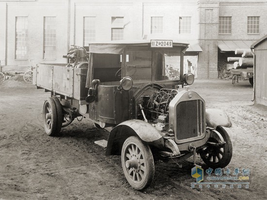 1924年，曼恩第一輛柴油直噴發(fā)動(dòng)機(jī)卡車(chē)誕生