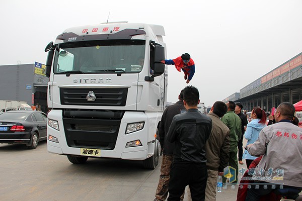 中國重汽汕德卡、斯太爾2016購車嘉年華活動(dòng)在石家莊舉行