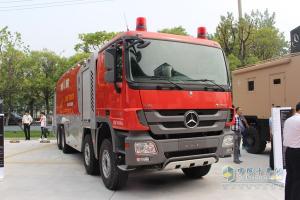 奔馳Actros 2648 6×2卡車榮耀亮相 暨利星行商用車?yán)ド娇偛块_業(yè)