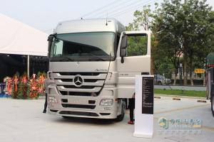 奔馳Actros 2648 6×2卡車榮耀亮相 暨利星行商用車?yán)ド娇偛块_業(yè)