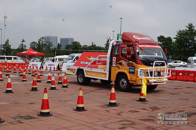 陜汽重卡 德龍新M3000 輕量化版 310馬力 4X2 國四牽引車(SX4186GN361)