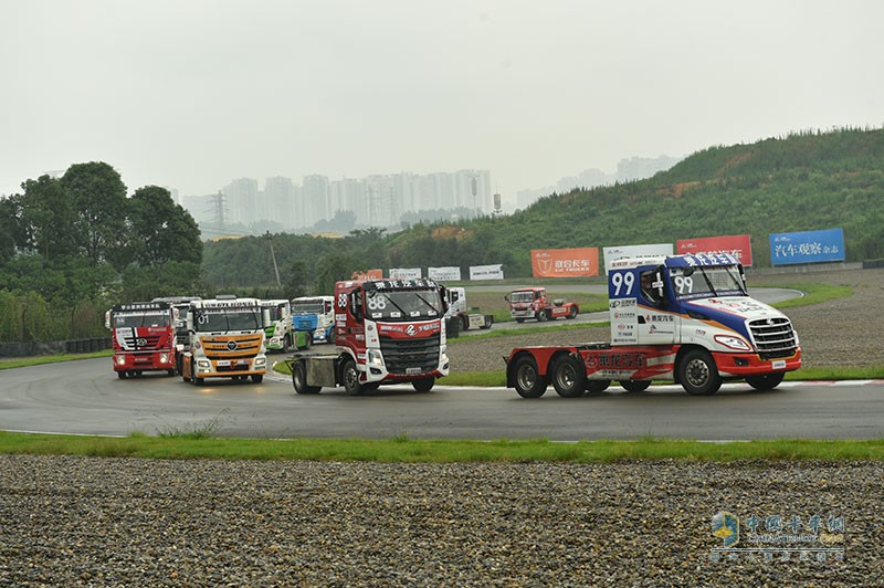 乘龍雙雄亮劍，奪取2016中國卡車公開賽成都站冠軍