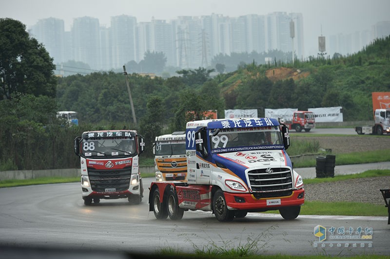 乘龍雙雄亮劍，奪取2016中國卡車公開賽成都站冠軍