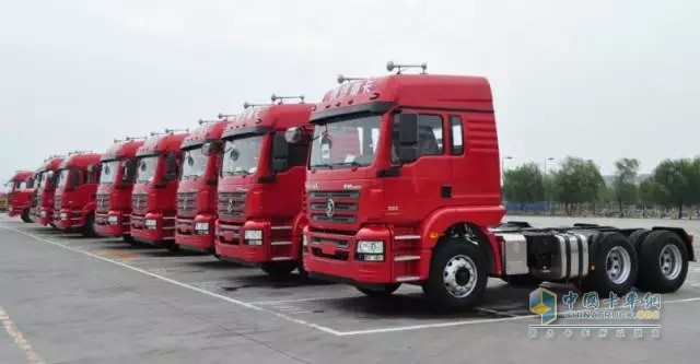 新M3000 6×4牽引車