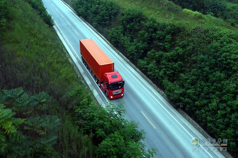 上汽依維柯紅巖杰獅C500 450馬力 6x4 牽引車