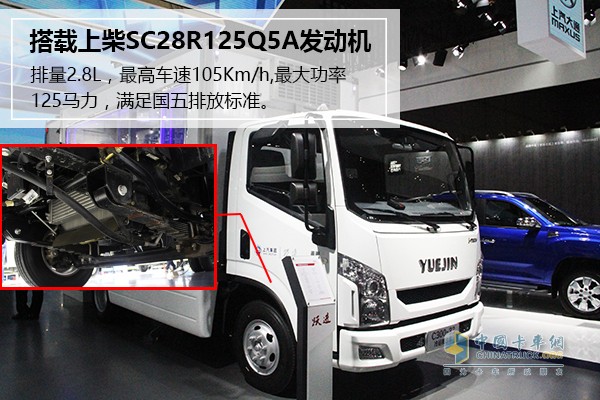 躍進(jìn)C300-33所搭載的是上柴SC28R125Q5A發(fā)動(dòng)機(jī)，排量2.8L，最大功率125馬力，最高車速達(dá)105km/h，并滿足國(guó)五排放標(biāo)準(zhǔn)。