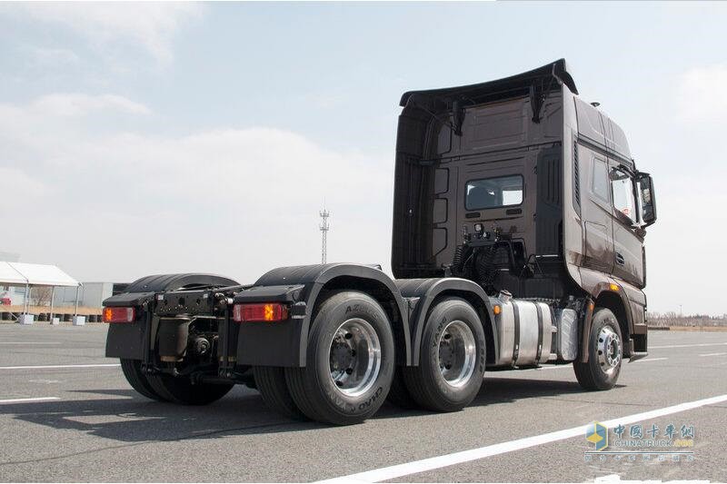 一汽解放J7 500馬力 6X4牽引車