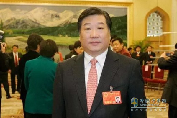 全國人大代表，山東重工集團(tuán)有限公司董事長、濰柴控股集團(tuán)有限公司董事長、山東省交通工業(yè)集團(tuán)控股有限公司董事長譚旭光