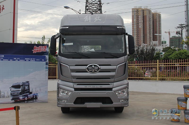 一汽解放J7 500馬力 6X4牽引車