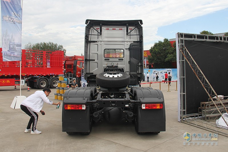 一汽解放J7 500馬力 6X4牽引車