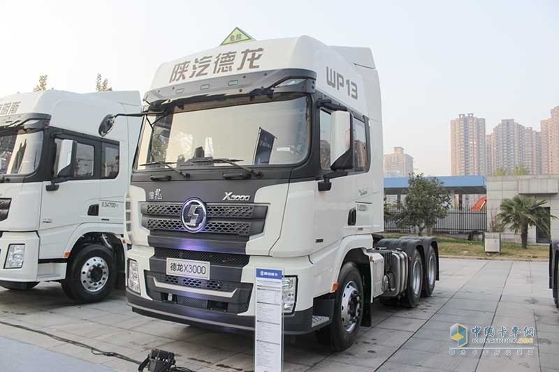 陜汽重卡 德龍X3000 500馬力 6X4 國五牽引車(SX4250XC4Q2)