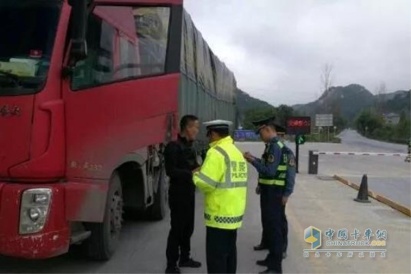 超限超載違法運(yùn)輸車(chē)輛