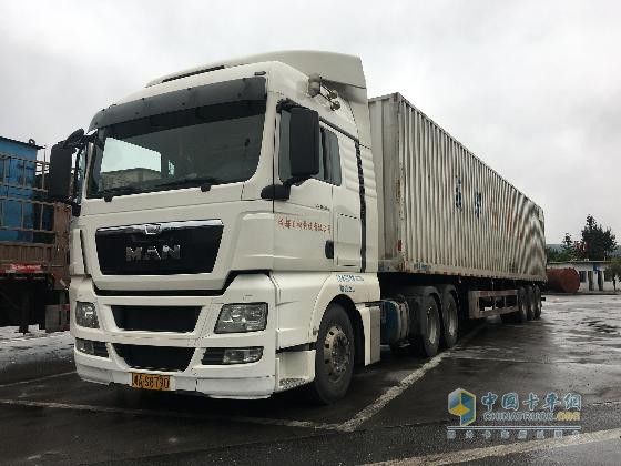 曼恩商用車中國(guó)“高效行者”活動(dòng)用車-曼恩高效版TGX牽引車