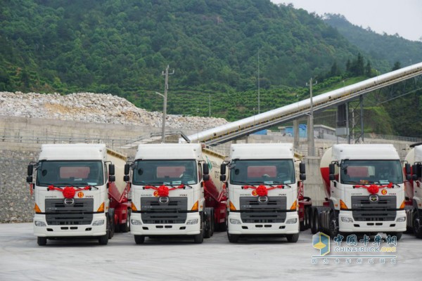 廣汽日野700臻值系牽引車