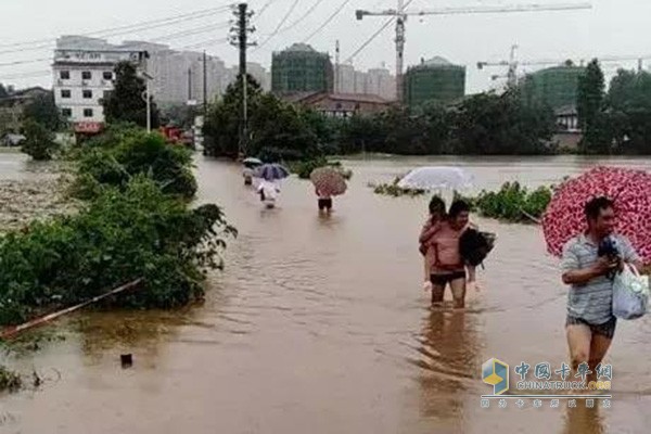 連日強(qiáng)降雨突襲湖南衡陽造成大面積積水