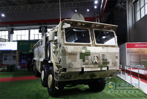 北奔鎧甲8×8防護(hù)型運(yùn)輸車