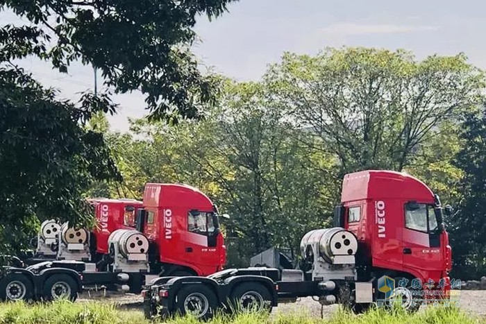 上汽紅巖 紅巖杰獅C6 牽引車 燃氣車